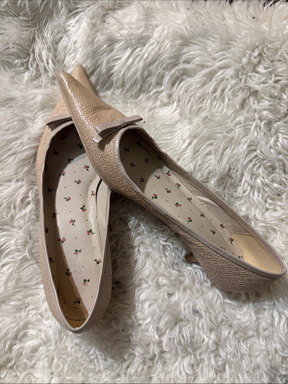 PAZZO Neutral Taupe Pointed-Toe Bow pumps! So cute! Pictures don’t do justice!